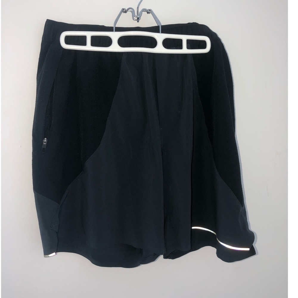 *Lululemon Running Shorts in Black-Gray*